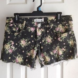 3/$10✨Floral Cut Off Shorts